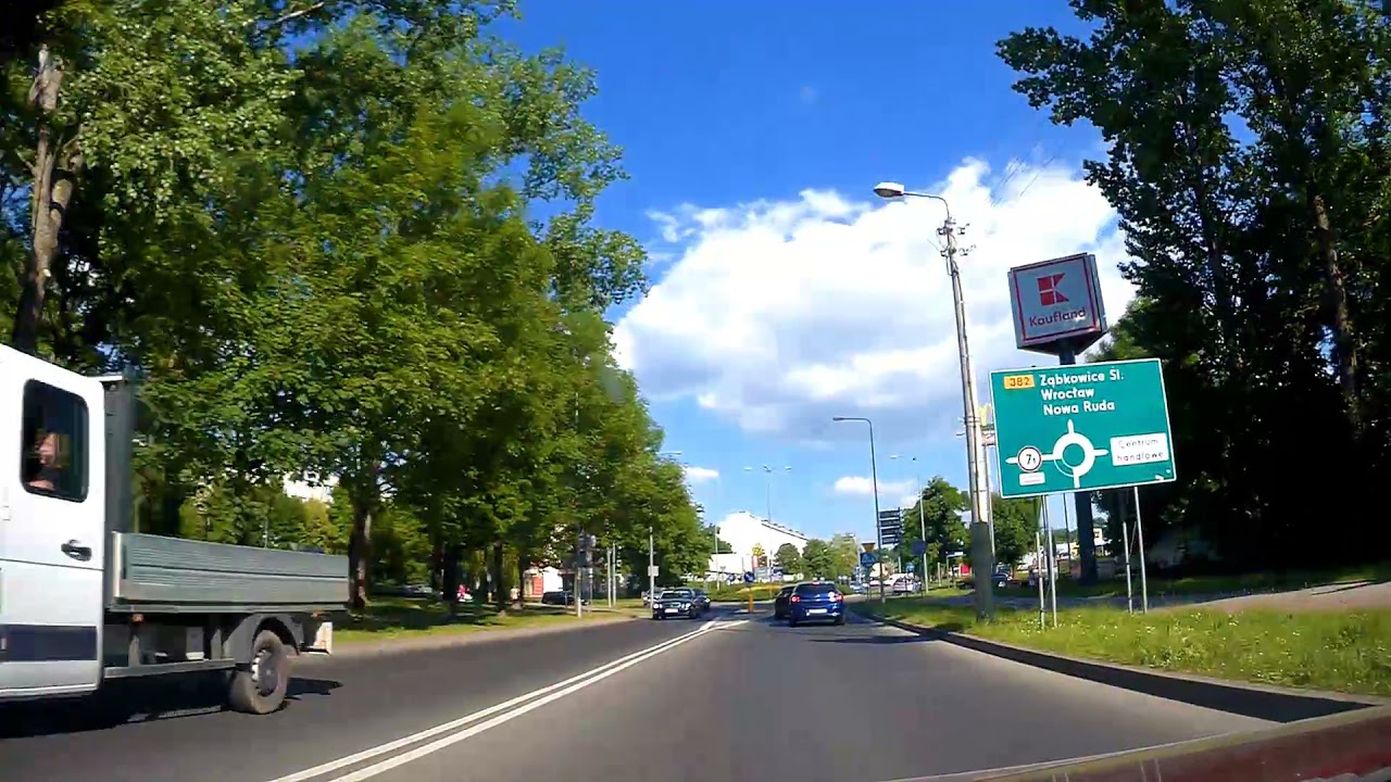 Jedziemy autem przez Dzierżoniów od Świdnicy w kier  Łagiewnik 08 06 2021 r