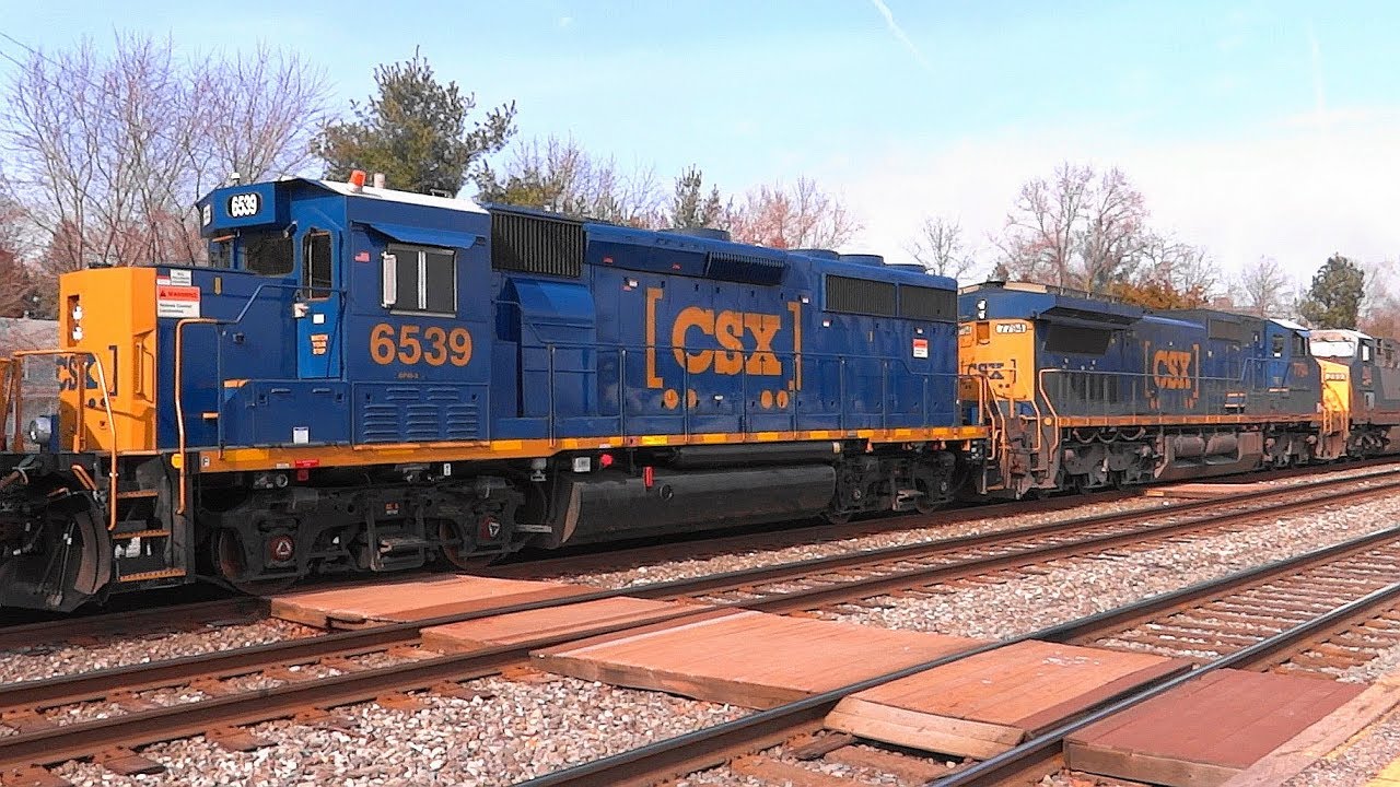 Nice Clean Ex-B&O GP40-3 On CSX Mixed Freight Train