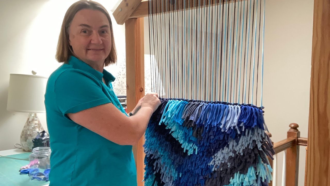 Weave a Fluffy Rug from T-shirts