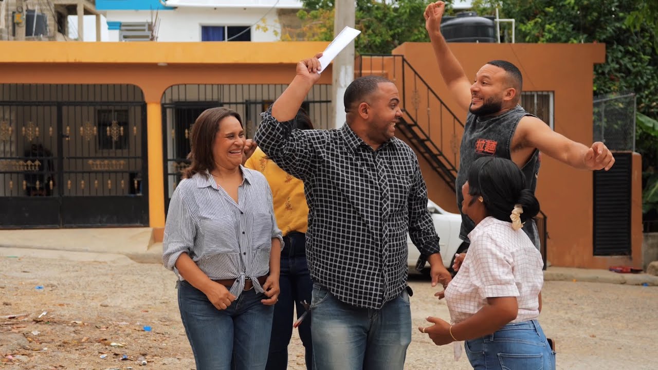 Se sacó la loto y el barrio tenían planes con su dinero… pero él tenía otros planes muy diferentes