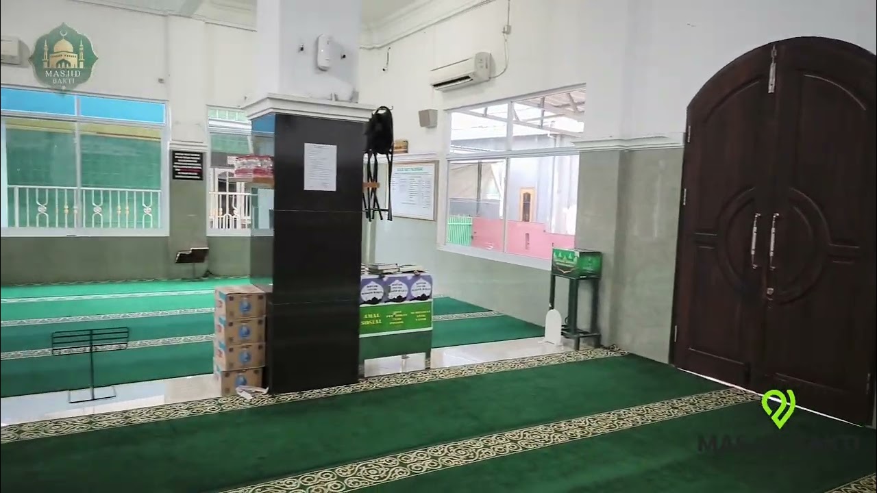 Suasana sore hari menjelang buka puasa di masjid bakti