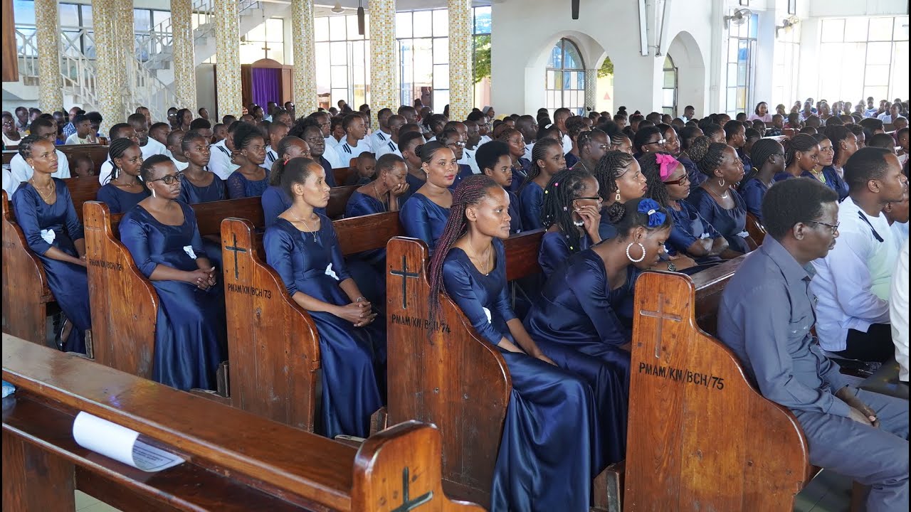 Kwaya ya Mt. Joseph - Bunju wakiwa Parokia ya Mwenye heri Anuarite-Makuburi - Part One