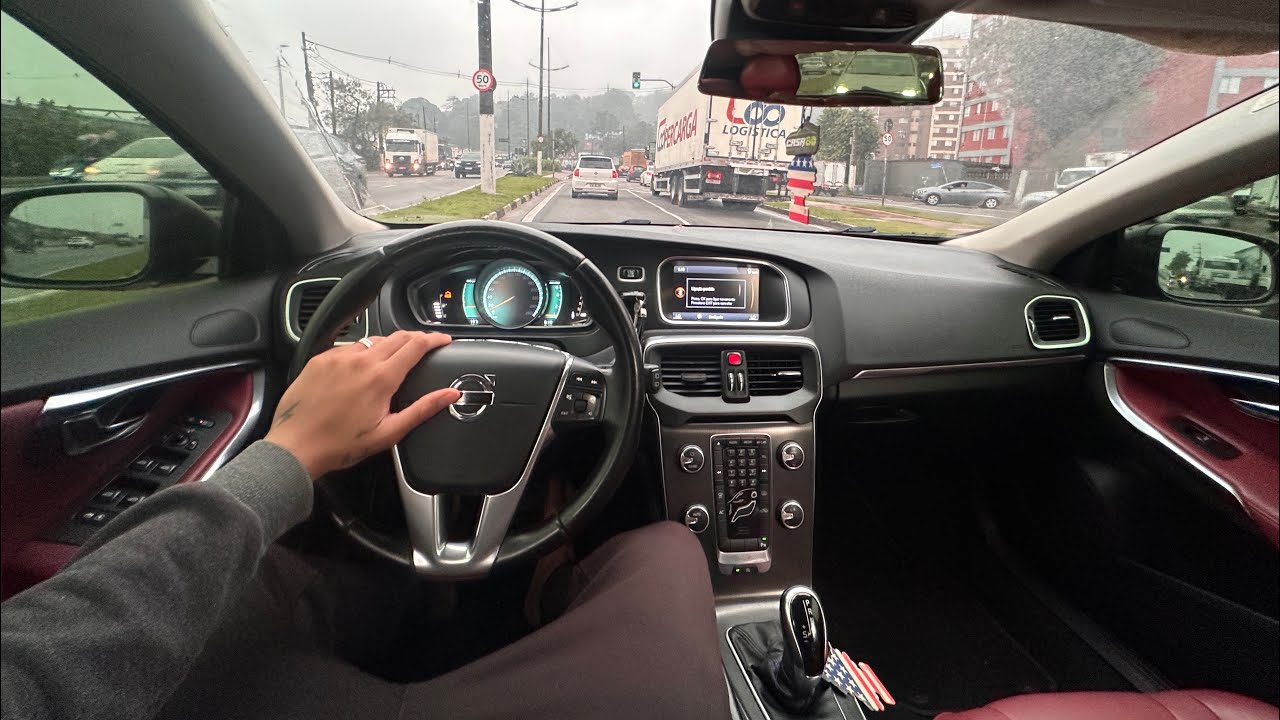 Acelerando de VOLVO V40 TURBO 😮‍💨