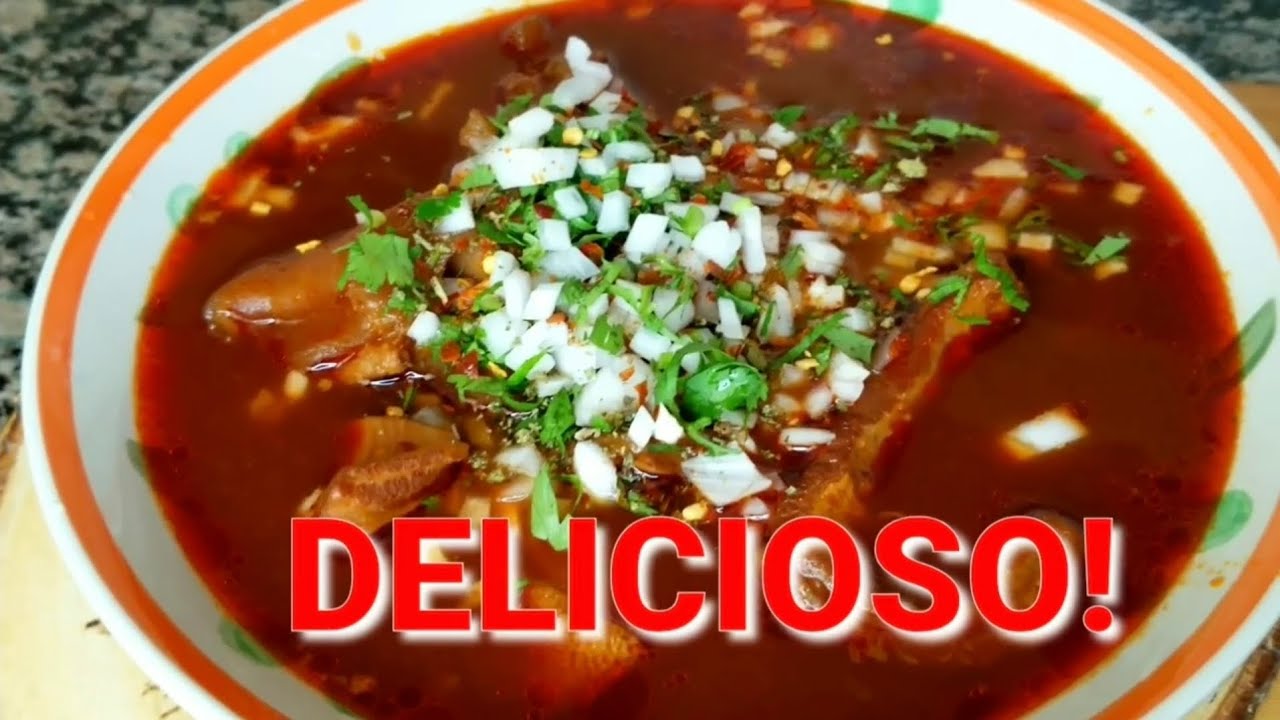 MENUDO ROJO MEXICANO CON CHILE GUAJILLO. 