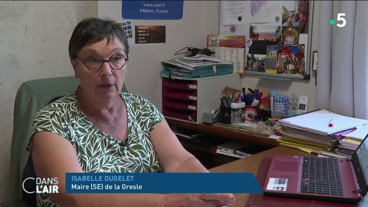 L'appel des maires ruraux  - Reportage #cdanslair  13.07.2022