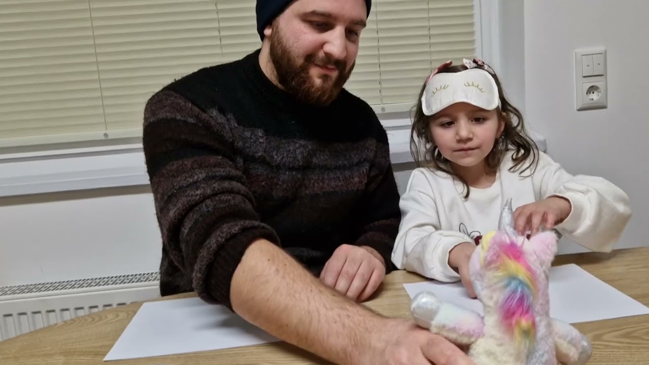 Babamla gözü kapalı resimler çizdik. 🥰