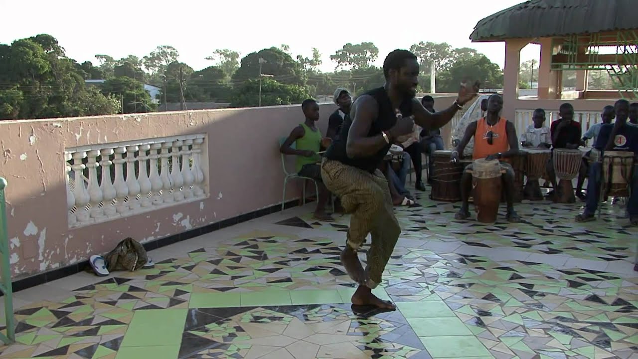 Cours de sabar avec Nago Koité leçon 1  (première partie)