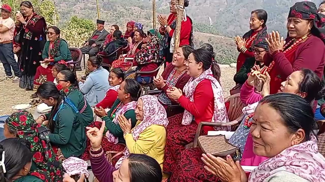 हाम्रो उपल्लो साप्ले गाउँमा यसरी रमाइलो हुने गर्दछ । 