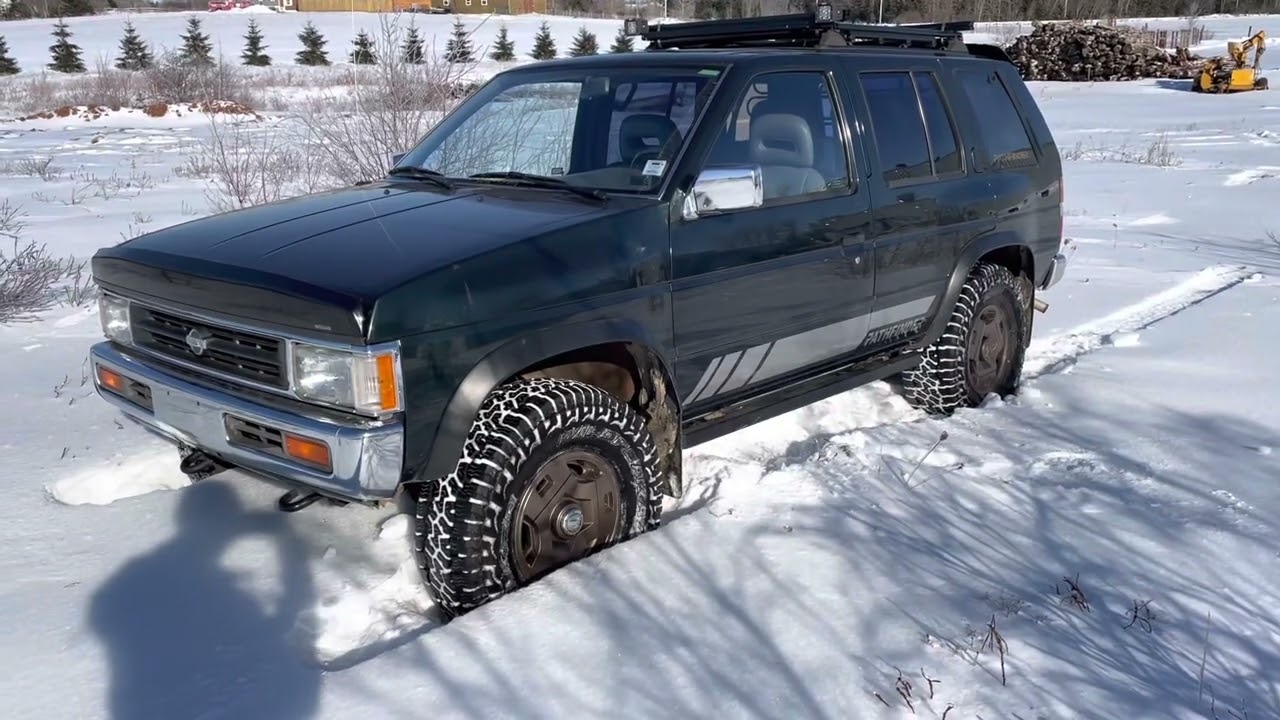 Classic Nissan WD21 Pathfinder / Terrano off-road after ice storm