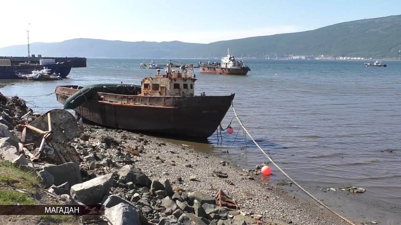В бухте Нагаева Магадана идет плановая работа по подъему затонувших судов