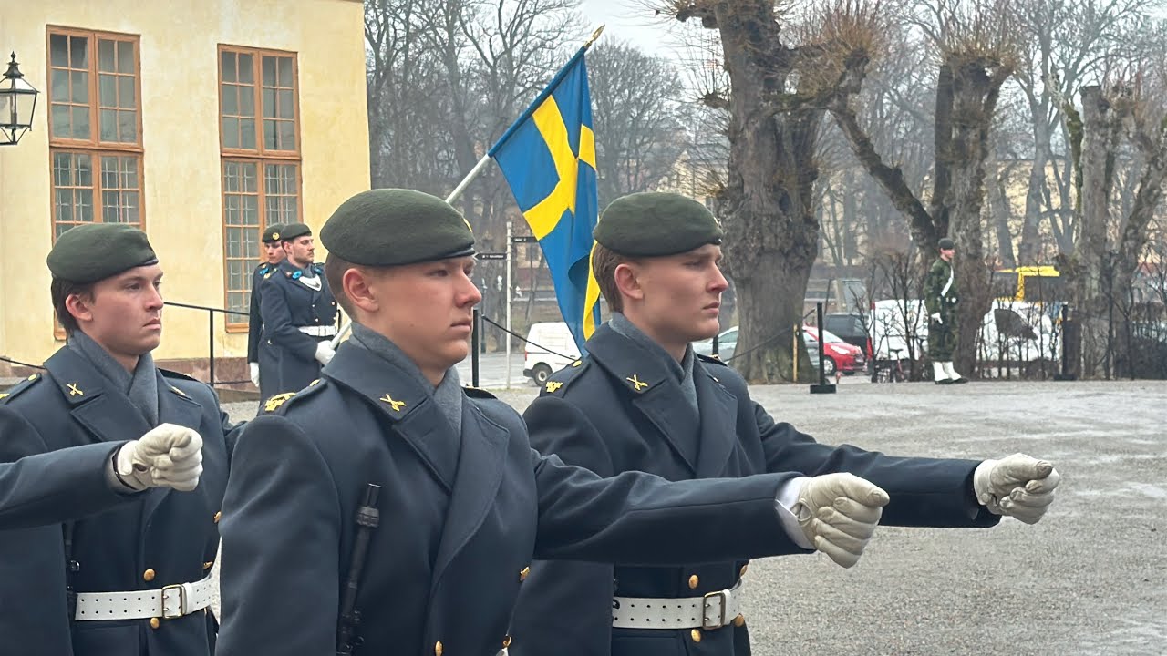 2026-03-11 onsdag  Drottningholms Slott vaktavlösning  Livregementets husarer K3 - Livregementets K3