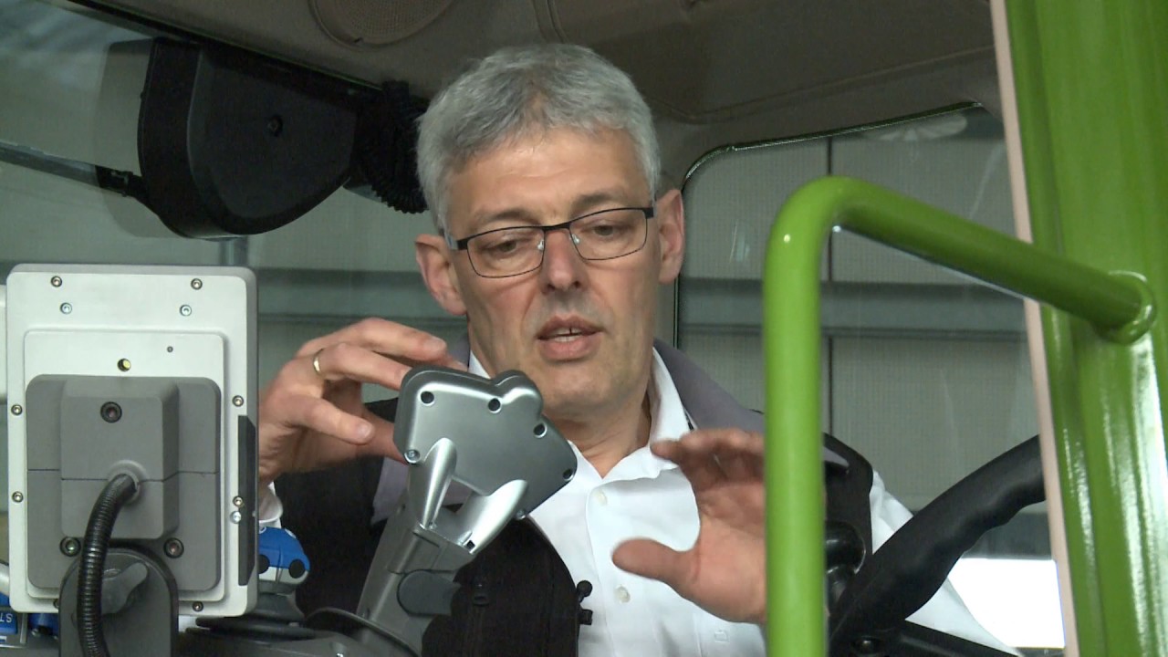 Warum hält das Variogetriebe kürzer, wenn man mit dem Fahrhebel verzögert? | Fendt