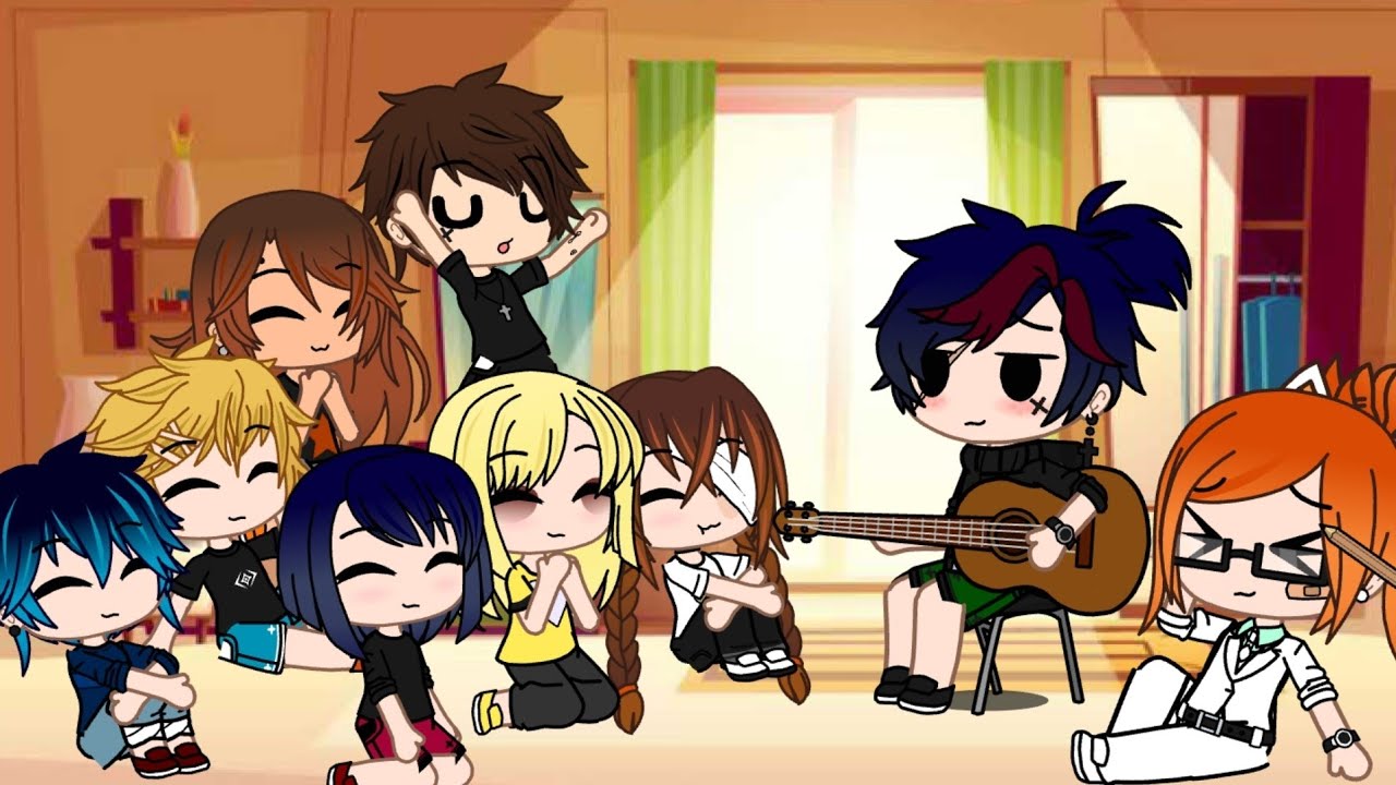 Mari sings for their friends -but they're kids- 