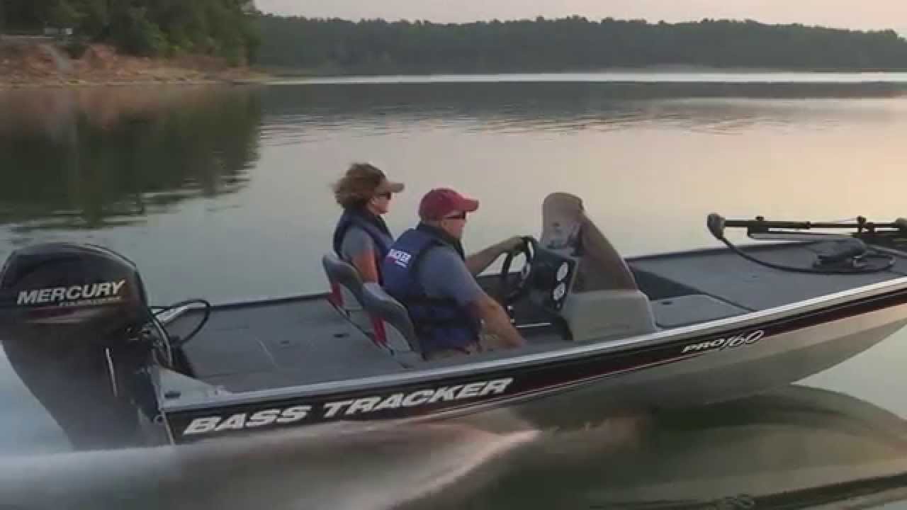 TRACKER Boats: 2015 Pro 160 Mod V Fishing Boat