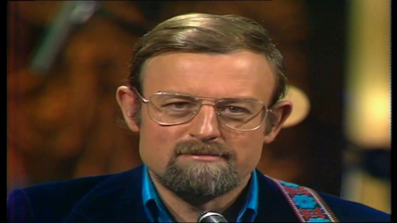 Roger Whittaker - The Wheeltappers and Shunters Social Club (1975)