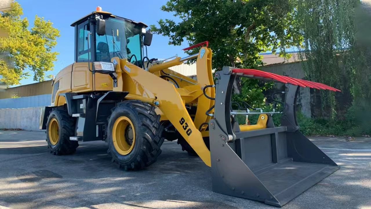 Loader T-type clamping bucket: a supporter of farm work