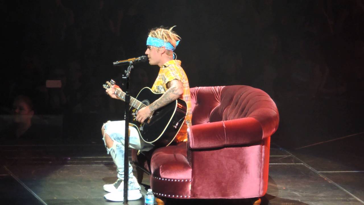 Justin Bieber singing 