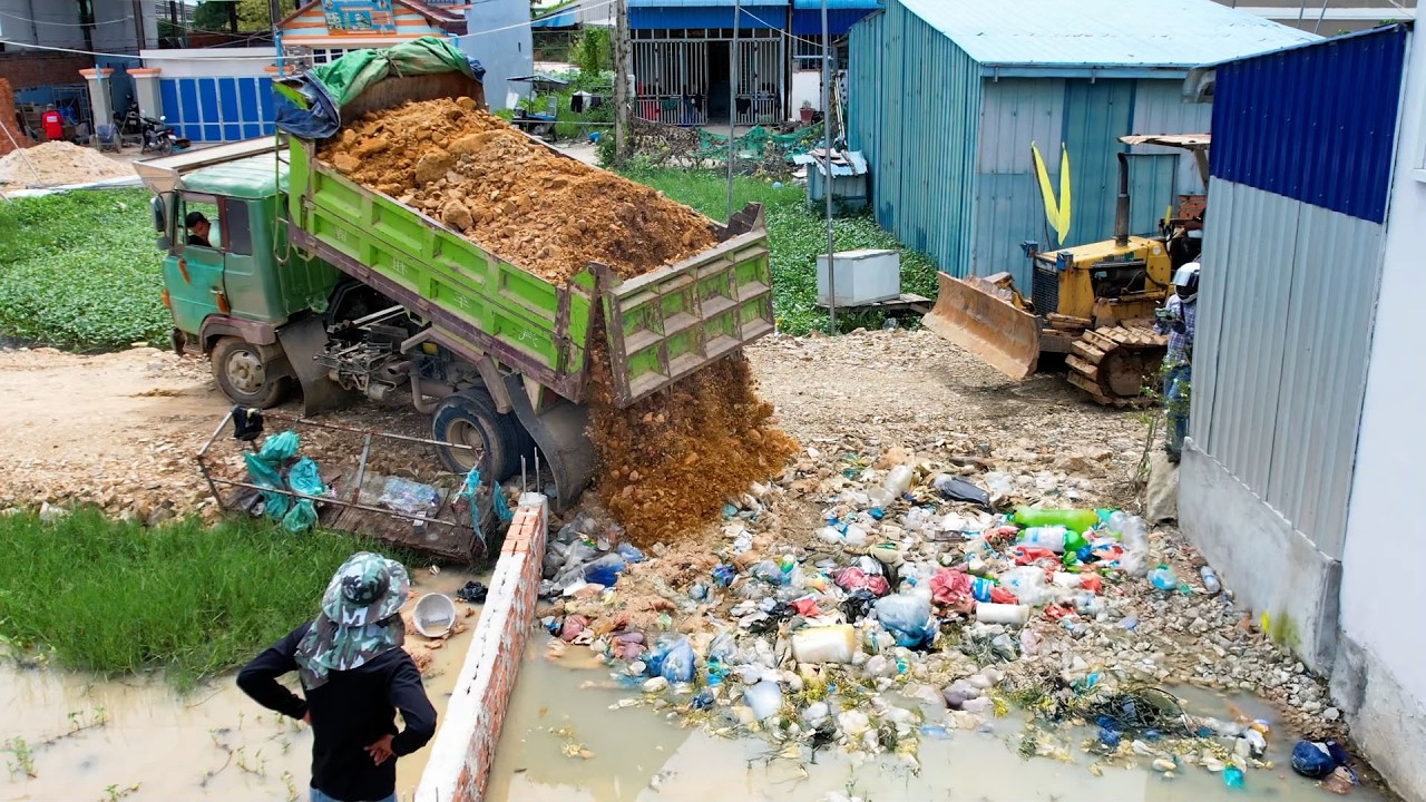 OHH Be Careful! New Landfill Site use Dozer KOMATSU & Dump Truck 5-Ton Unloaded Clear Land, Mix VDO