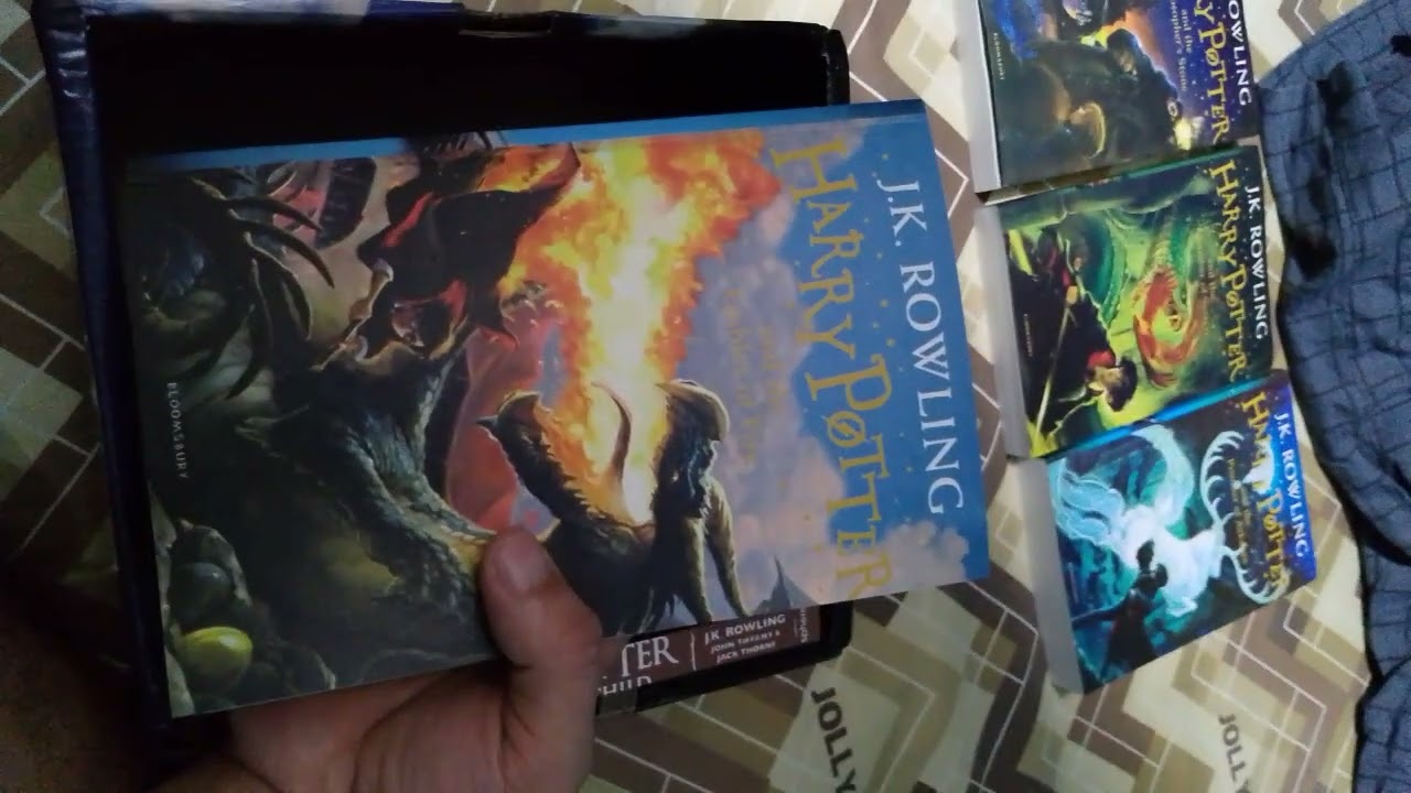 SELLING THIS HARRY POTTER BOOK BUNDLE SET