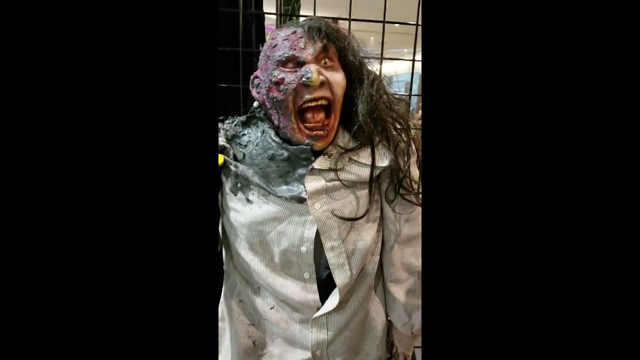 Doug from VFX Creates at Midwest Haunters Convention 2019