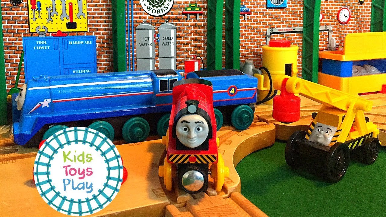 Thomas and Friends Wooden Railway Halloween Special | Shooting Star and the Halloween Costume Parade