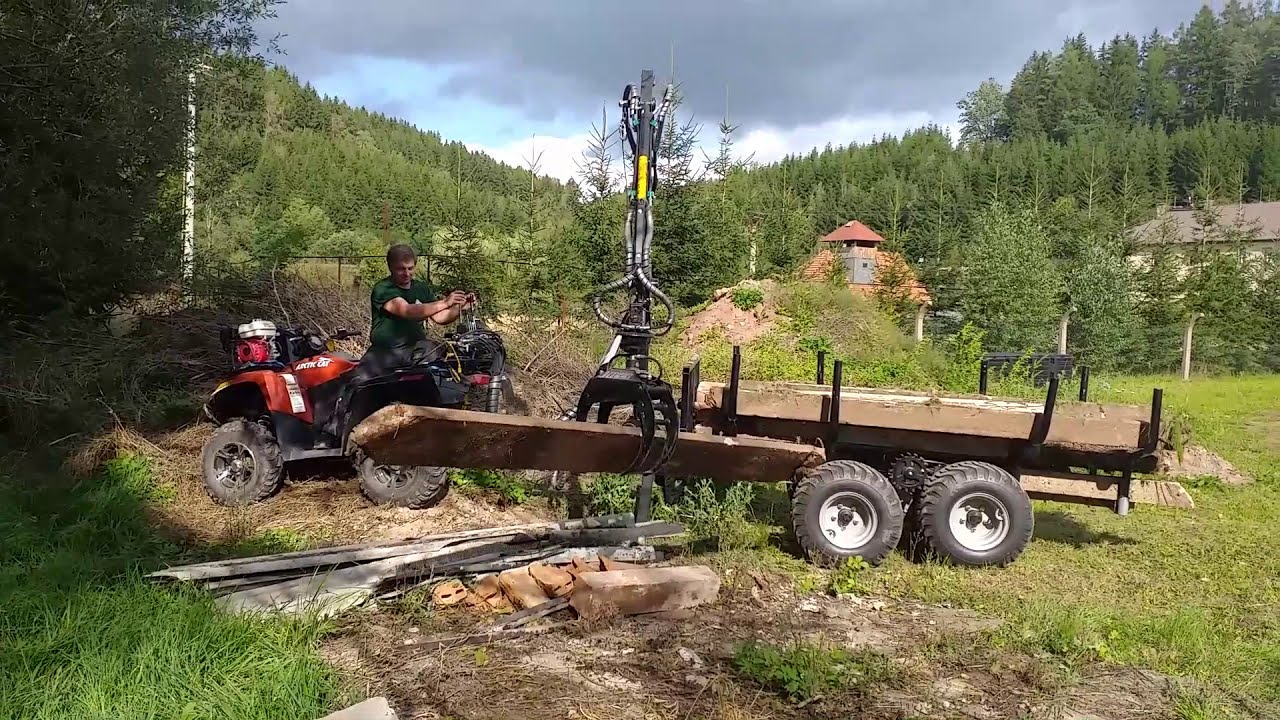 Vyvážečka Vahva Jussi a betonové sloupy