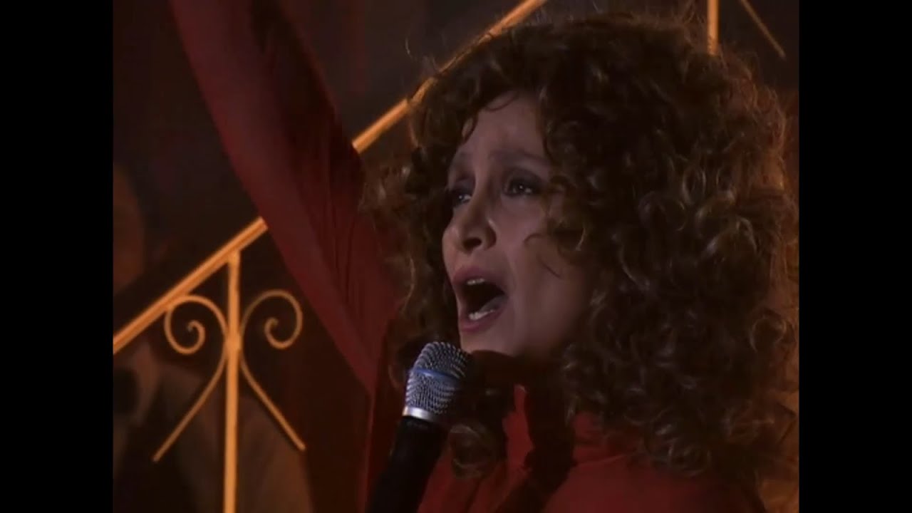 Daniela Romo Canta 'Es La Nostalgia' en 'La Tempestad' - HD