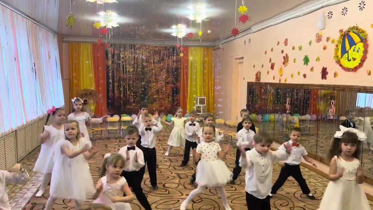Флешмоб к Дню Матери «Про белые Розы»