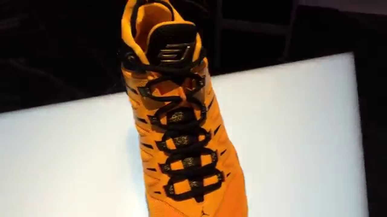 Jordan CP3.IX Display At Terminal 23