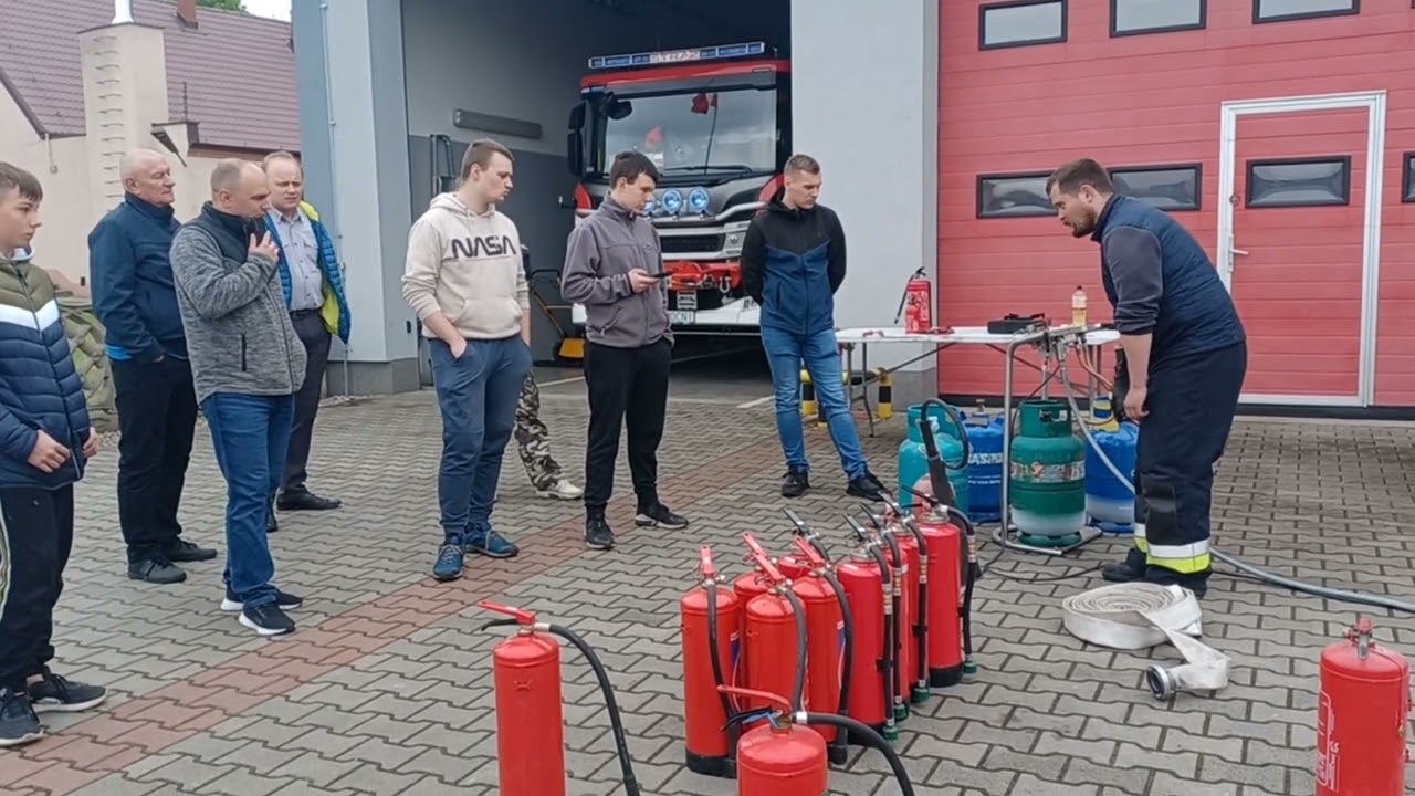 Pokaz wybuchu w wykonaniu strażak&oacute;w z OSP Pięczkowo