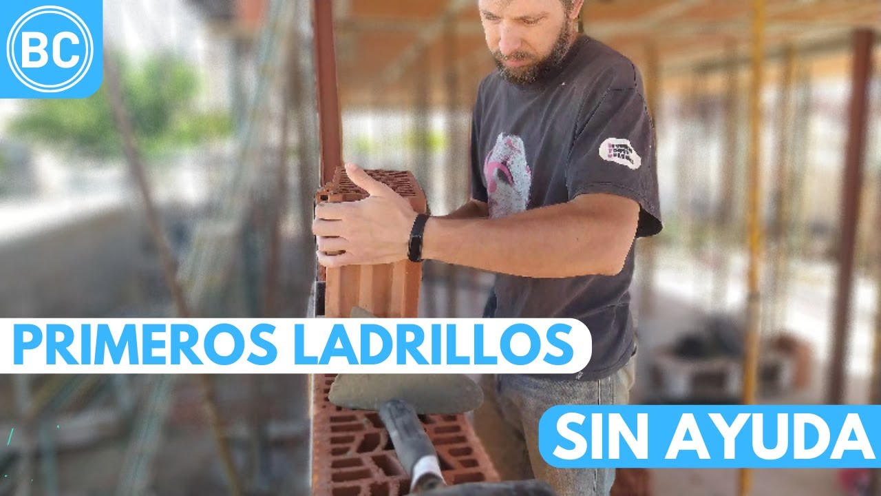 Colocando ladrillos SIN AYUDA y SIN EXPERIENCIA!🧱 - Construyendo nuestra casa EP.03 | Beyond Curious