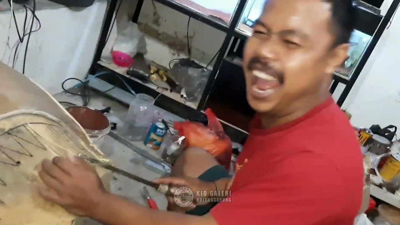 Pengrajin reog TERLUCU