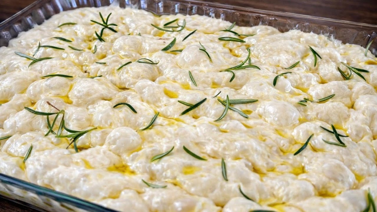 Incredibly Delicious Homemade Focaccia – So Easy to Make! 🌿
