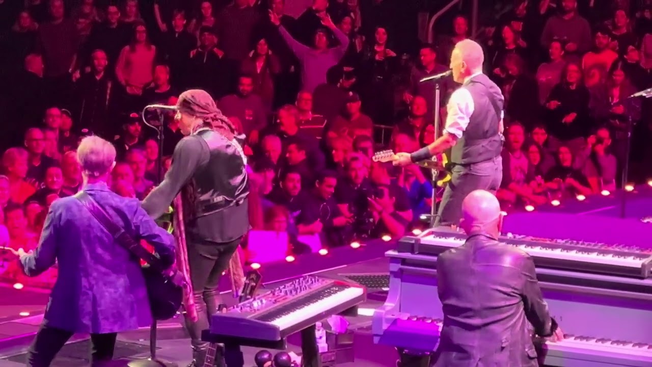 Bruce Springsteen & The E Street Band - Sherry Darling - LIVE