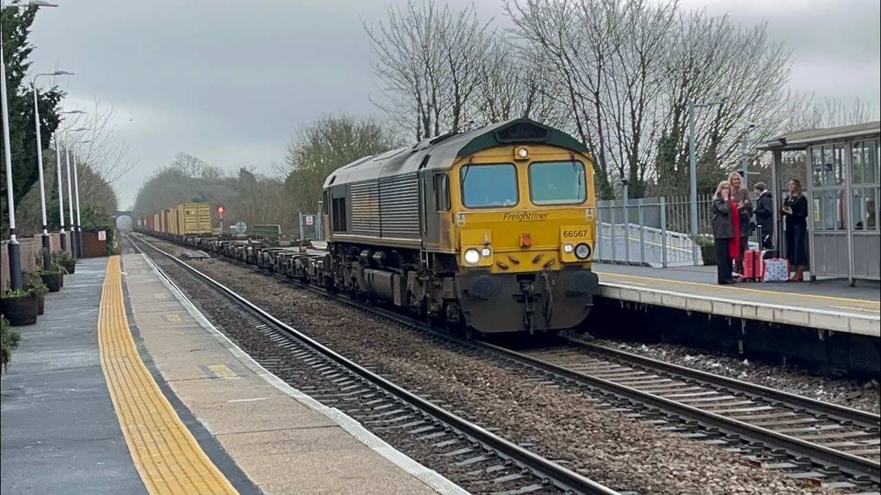 66567 with tones! 4E81 with 29 containers 10;38 1L Lea Road 7/2/2026