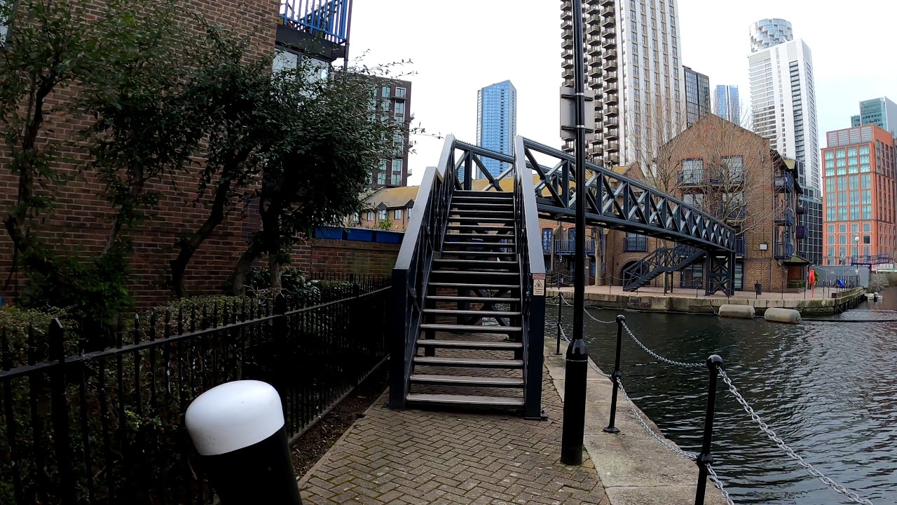 London walk through Poplar Dock Marina and Blackwall Basin
