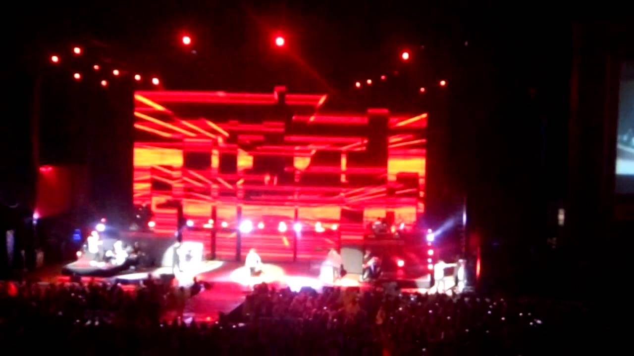 one direction kiss you- jones beach 6/28/13