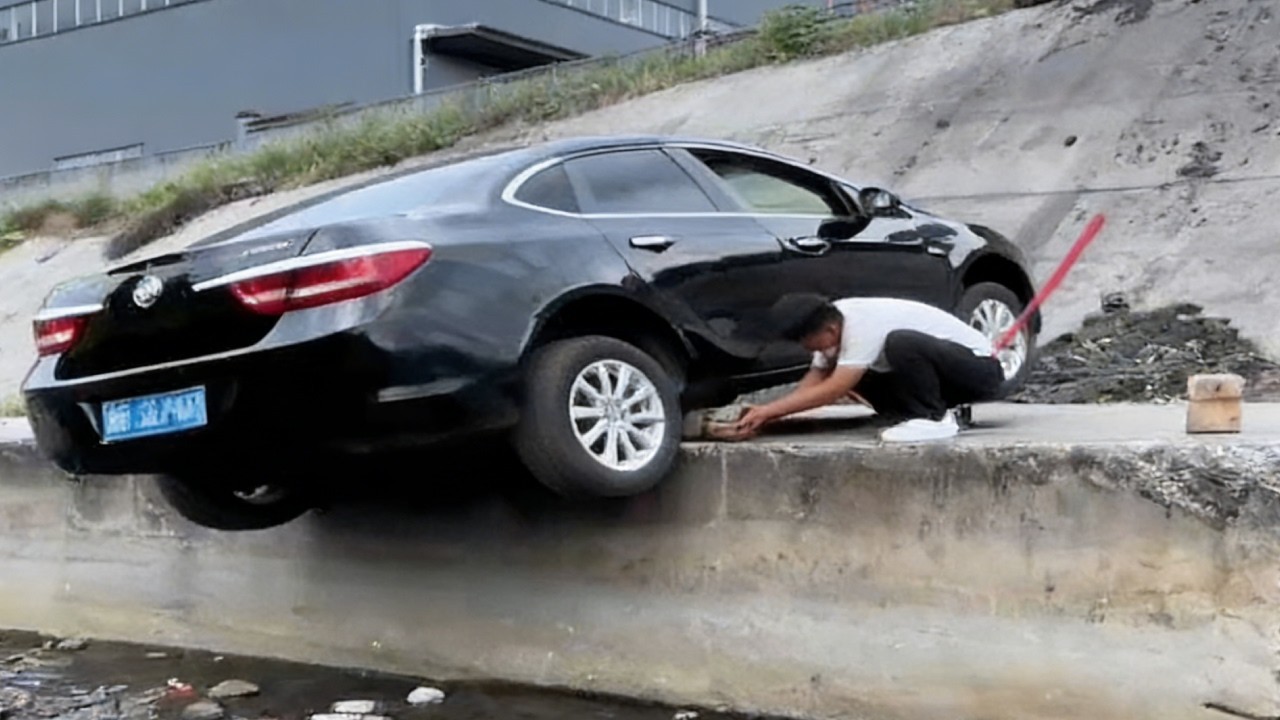 Tips for getting your car's rear wheel off a bump