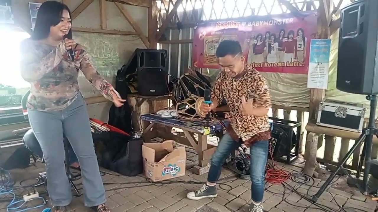 BOY s ganteng di dunia nyanyi DOMBA KURING