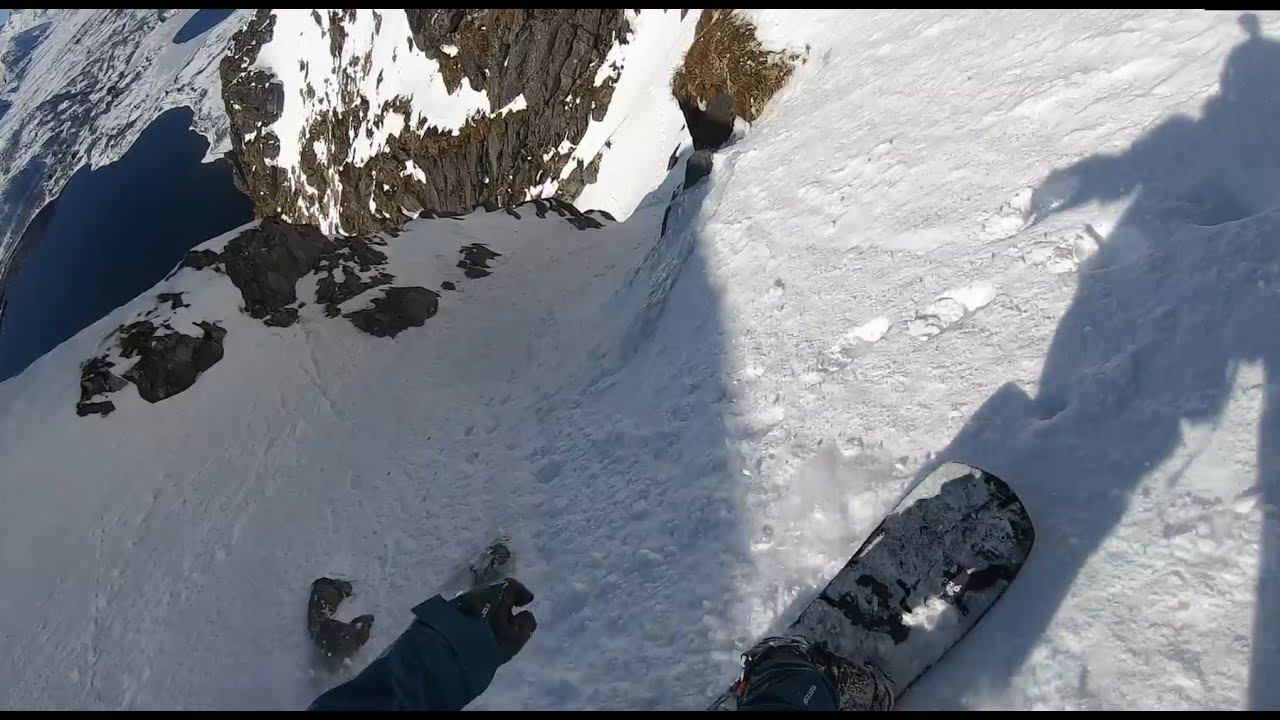 Haveren West, 800 vert.meter couloir in Lofoten. Approach by kayak