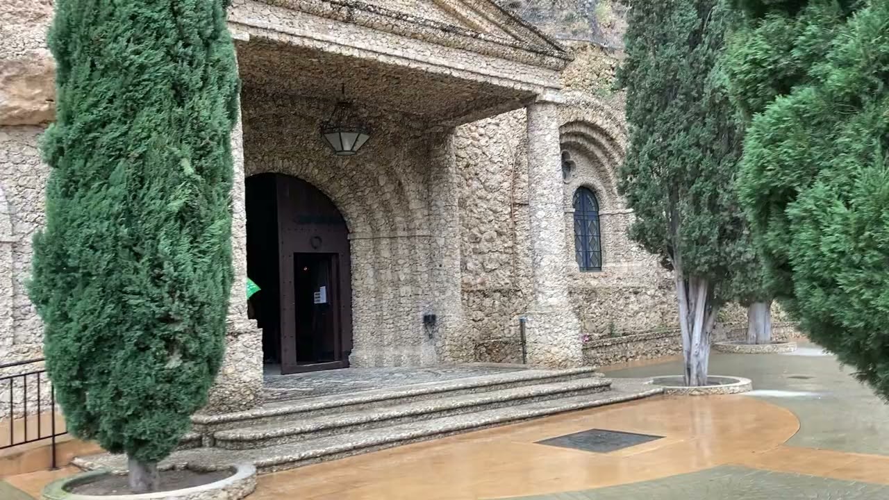 Santuario Virgen de la Esperanza  ,Sziklatemplom