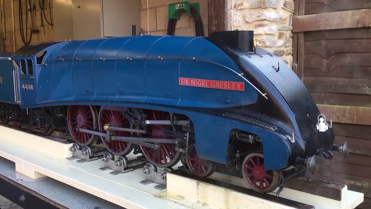 A4 Sir NIgel Gresley s
