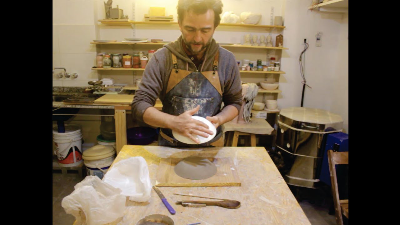 Cómo hacer un plato de cerámica con técnica de plancha. Taller Baco Bs As y Casa Palmera Mendoza.