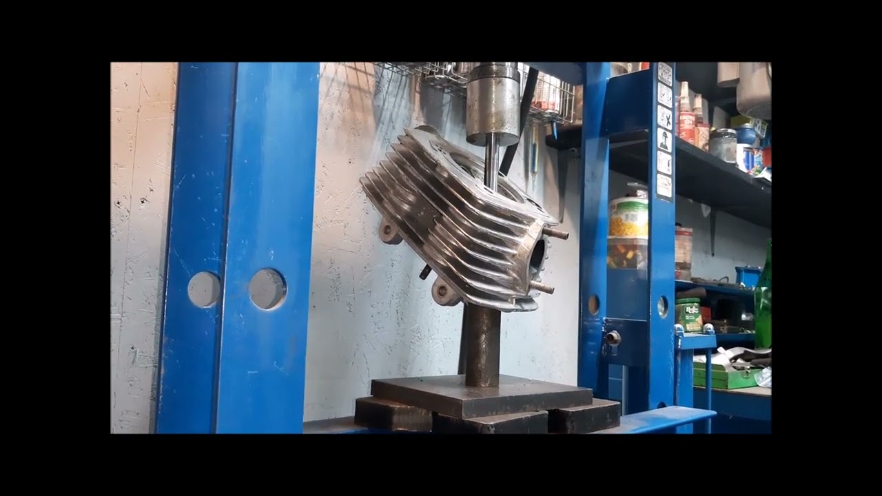 Removing the valve guides - Dnepr 650