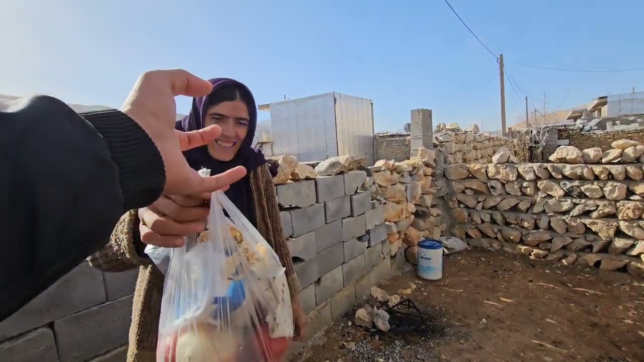 A child born with the hands of a grandmother without any facilities