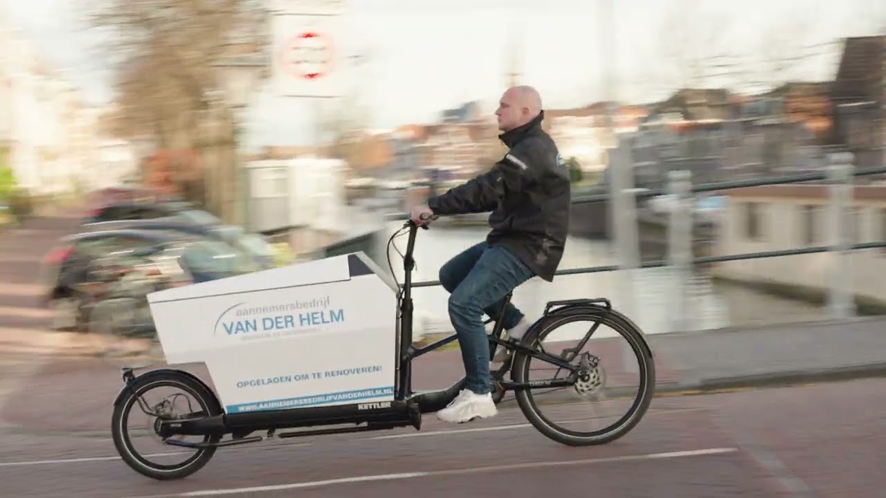Met de bakfiets door Leiden | Aannemersbedrijf van der Helm