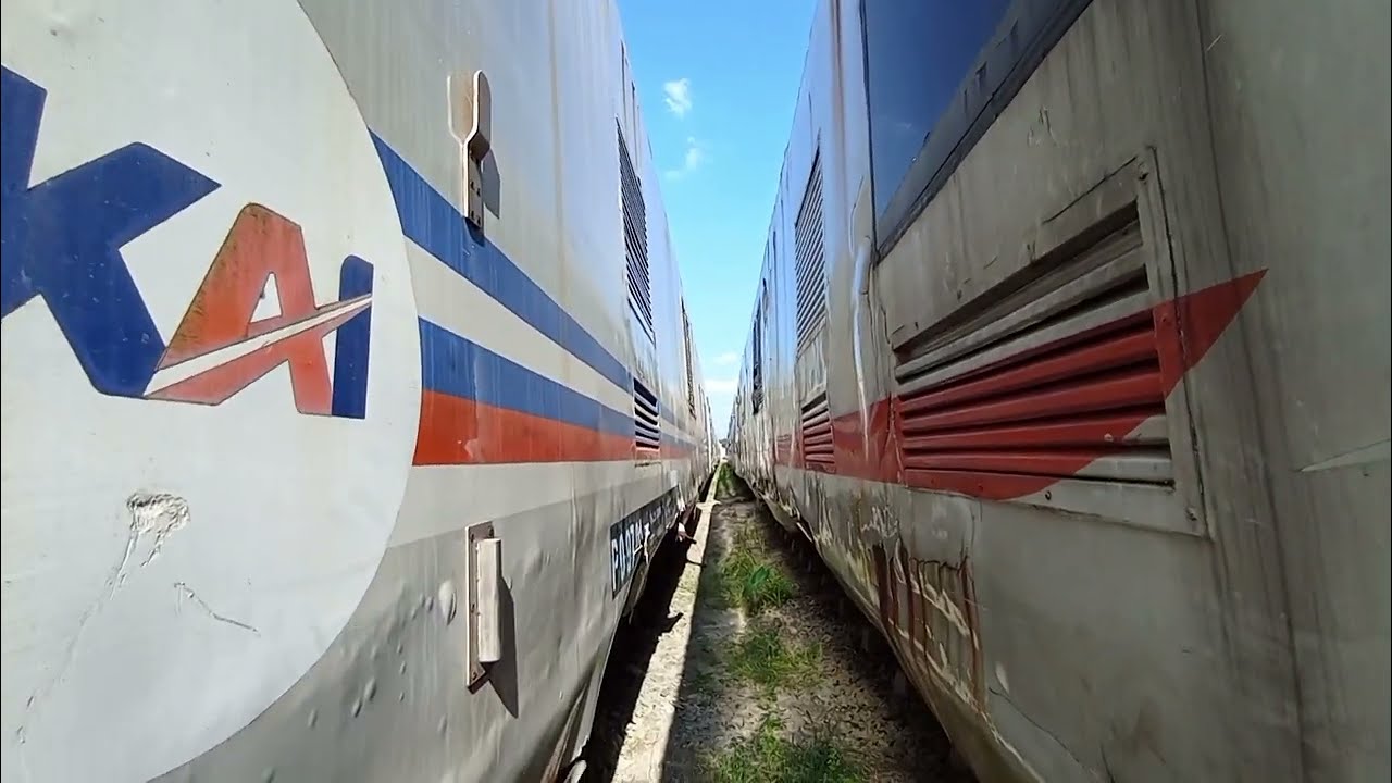 KA Kedung sepur ditarik loko merah biru dan melihat gerbong gendut di stasiun Brumbung Demak 