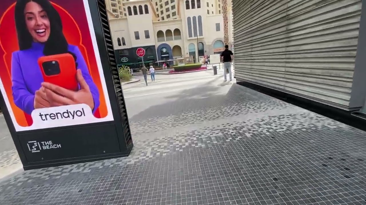 Бренды по скидкам на бесплатном пляже JBR 