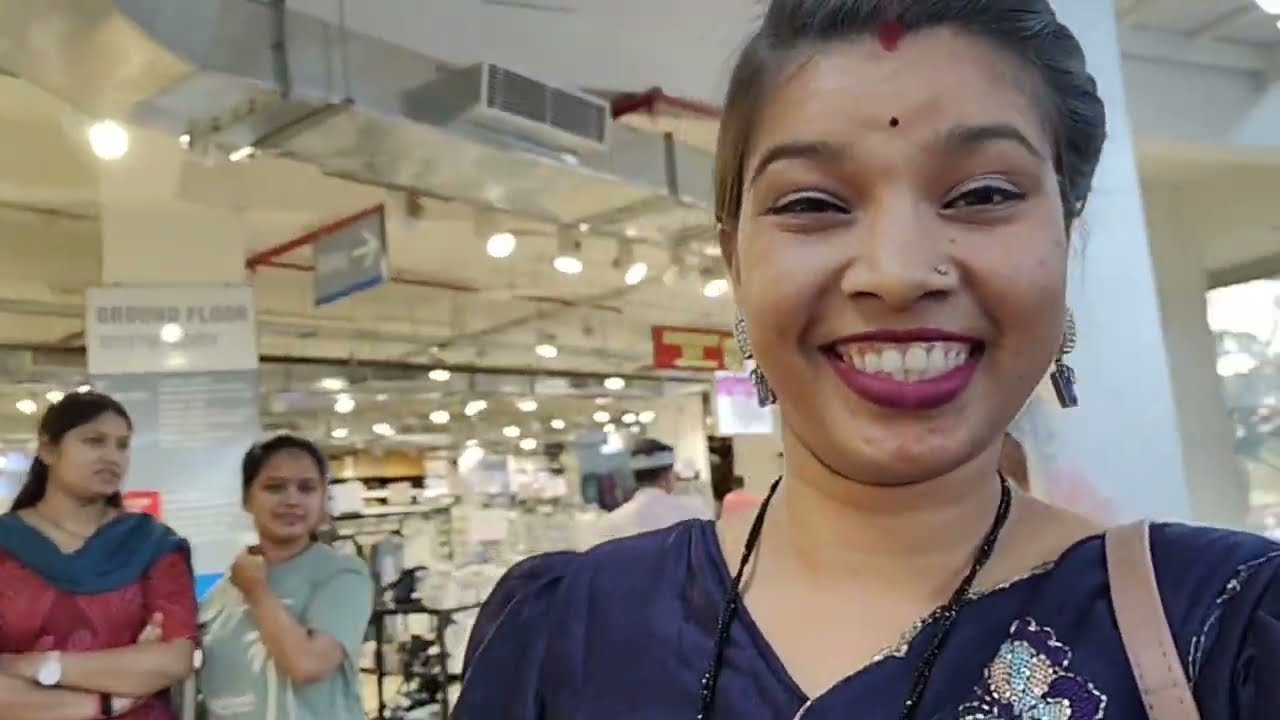 फिर से शॉपिंग करने आ गए...😹#yogucgvlog #shoping 