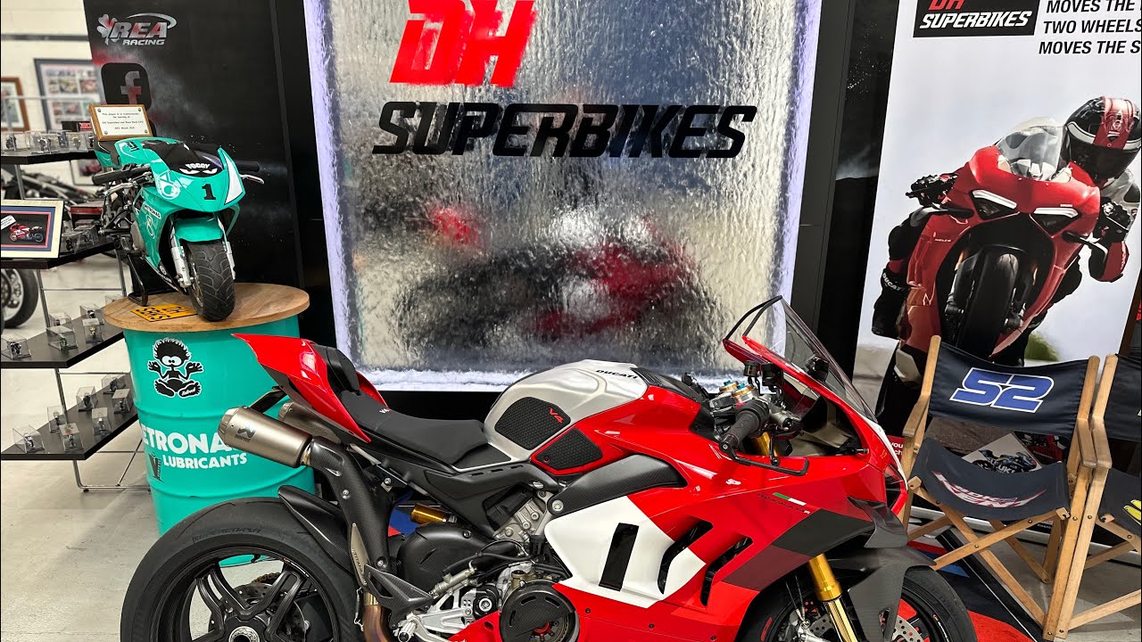 2023 Ducati Panigale V4R Akrapovic BST Carbon Wheels Rizoma 2400 Miles @dhsuperbikes